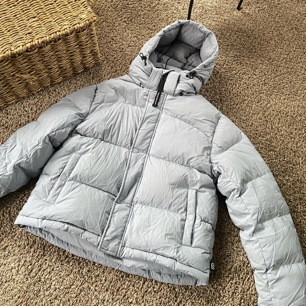 Marble Grey Aritzia Super Puff Shorty.
